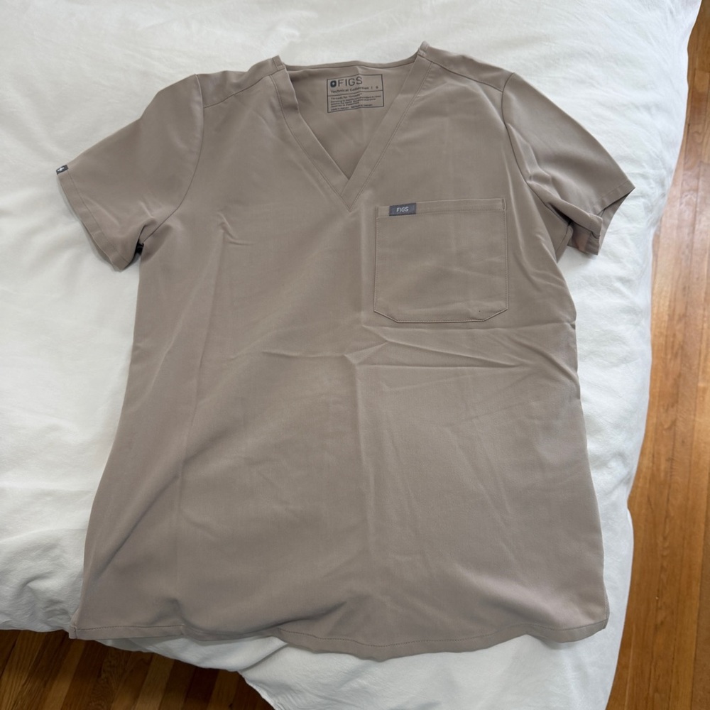 FIGS Boulder Catarina One Pocket Scrub Top